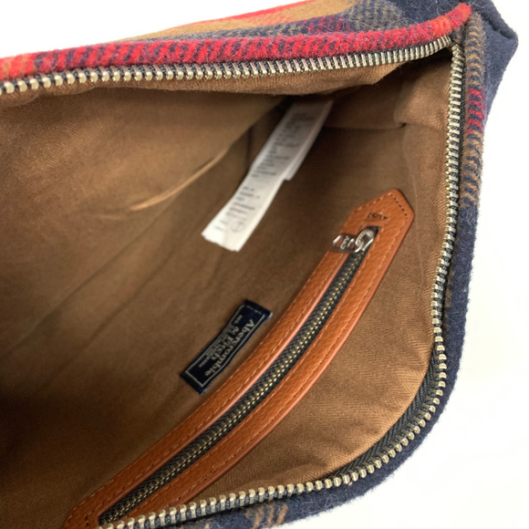 A&F Plaids Zipped Sleeves for Tablets (up to 11") - Picture 3 of 4